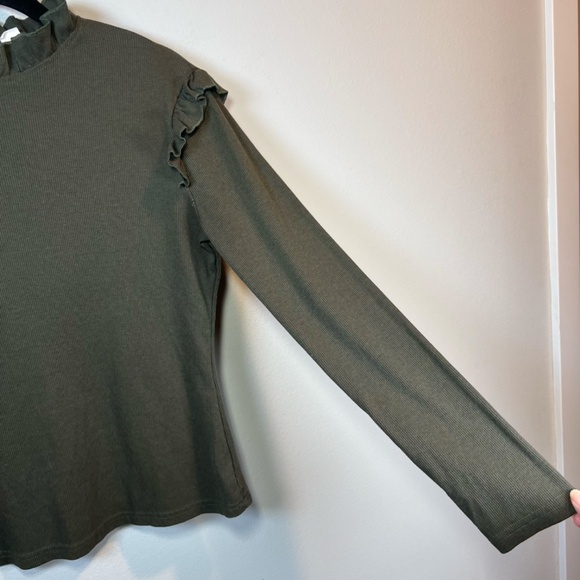 Ruffle Long Sleeve Ribbed Blouse Shirt Olive Green Ruffle Neck & Shoulder Medium - Picture 4 of 12